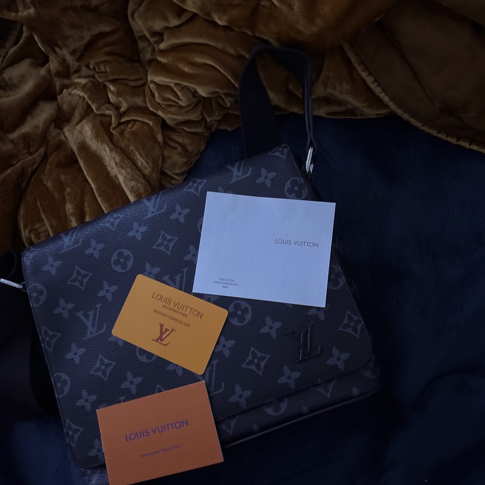 Brand New Bag Messager Bag For Sell Louis Vuttion